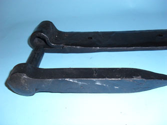 Large heavy duty hand forged hinge pin